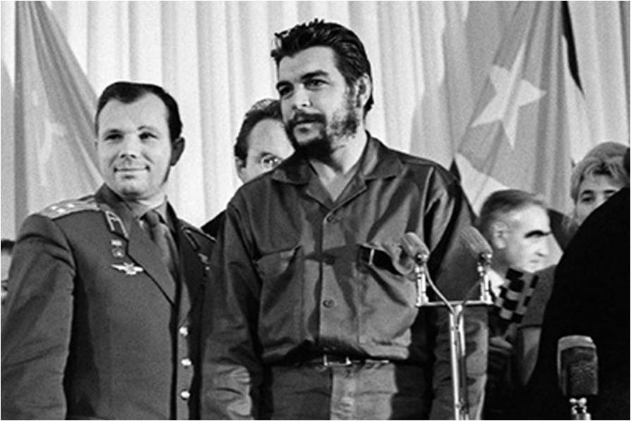 Юрий Гагарин и Эрнесто Че Гевара в Доме дружбы в Москве. 1964 г.Фото: из альбома «Непобедимые-3»