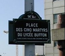 Гранитная плита установлена на площади в Париже в честь 5 погибших лицеистов Бюффона