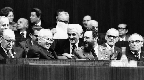 Фидель Кастро на XXV съезде КПСС рядом с лидером ГДР  Э. Хонекером. 25.02.1976 г.
