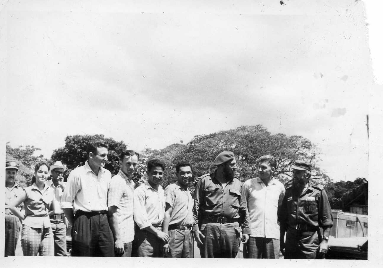 Фидель Кастро с комсомольцами в провинции